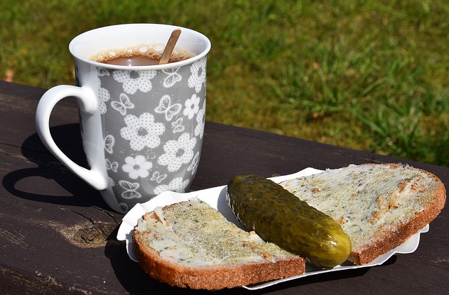 尽管两人正 尽管两人正